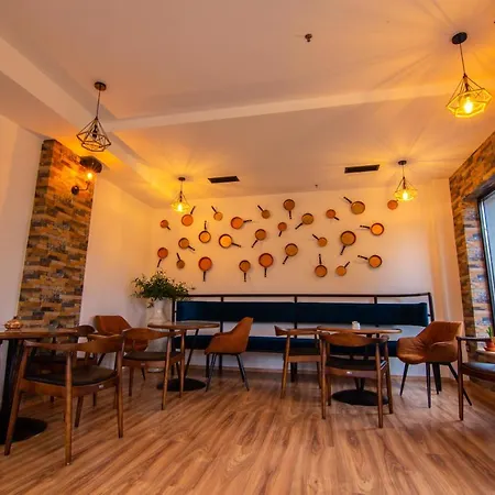 Aleksander 2 Hotel *