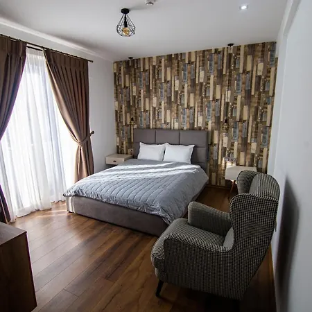 Aleksander 2 Hotel *